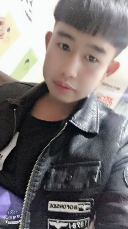 军绿色的第一张照片--云南中老年相亲网